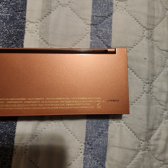 Urban Decay Naked Heat Palette with Fiery Hues - Picture 8 of 8